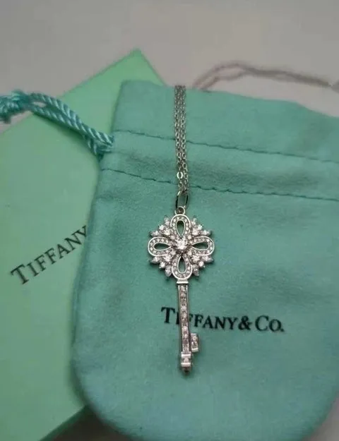 Colar Tiffany Knot Key